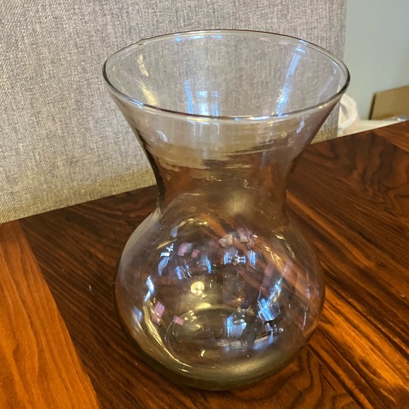 Beautiful small glass vase for flowers - Picture 3 of 7